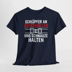 Schlüpfer An Anschnallen Und Schnauze Halten – Lustiges Sprüche T-Shirt für Männer & Frauen