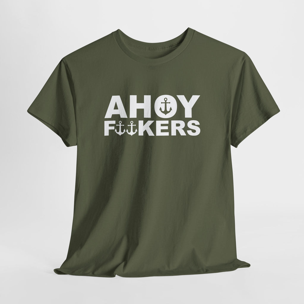 Ahoy Sailors T-Shirt – Freches Seemanns Sprüche Shirt mit Ankern