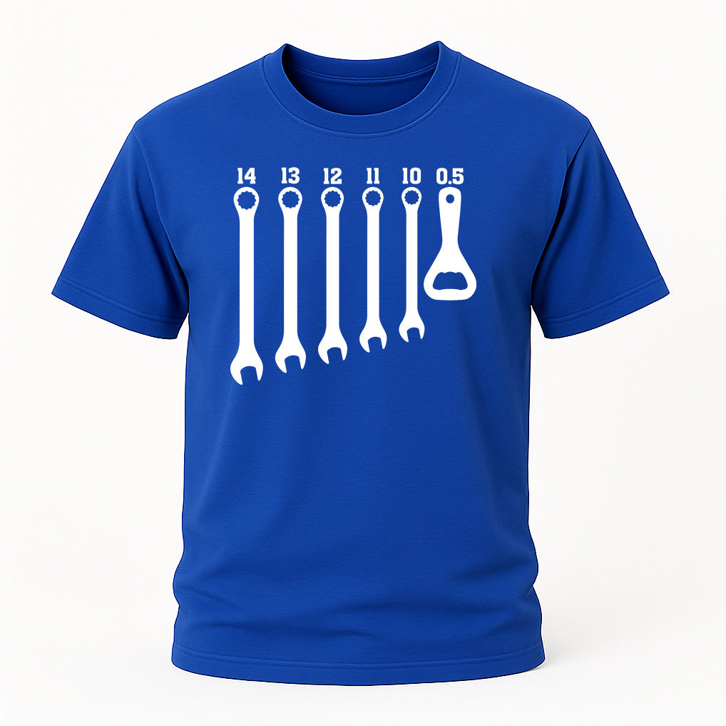 Schraubenschlüssel T-Shirt – Mechaniker Humor – Mit Bieröffner 0.5 – Geschenk für Handwerker