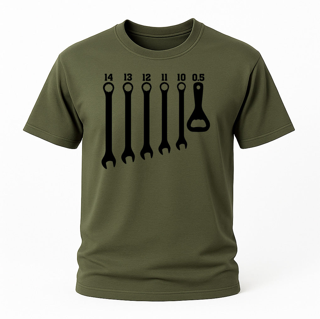 Werkstatt Shirt – Schraubenschlüssel & Bieröffner – Geschenk für Mechaniker
