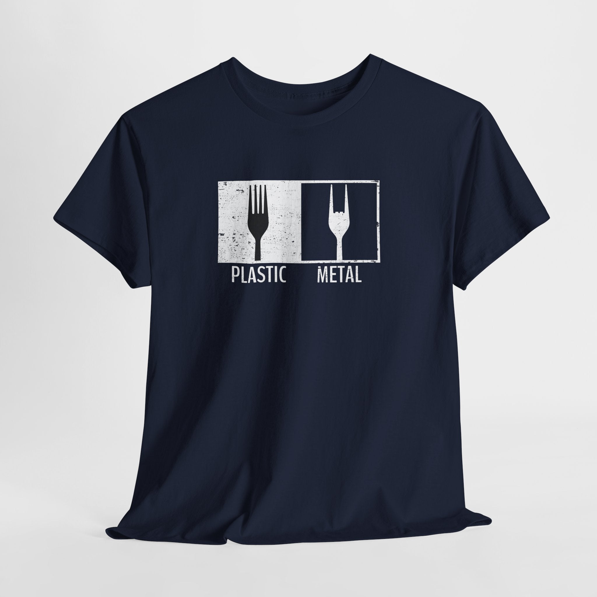Plastic vs Metal – Witziges Musik Shirt für Rock & Metal Fans