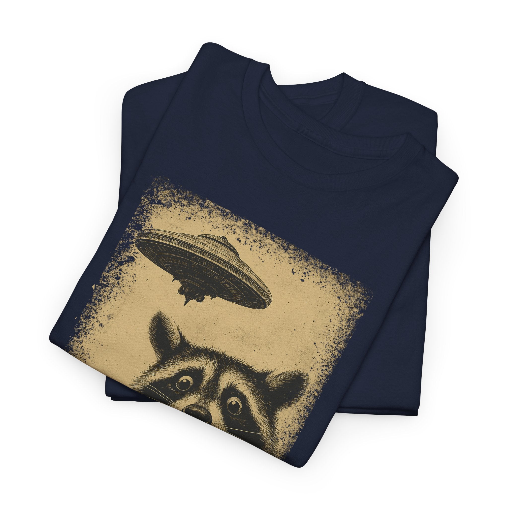 Waschbär gegen UFO – Retro Sci-Fi Design T-Shirt